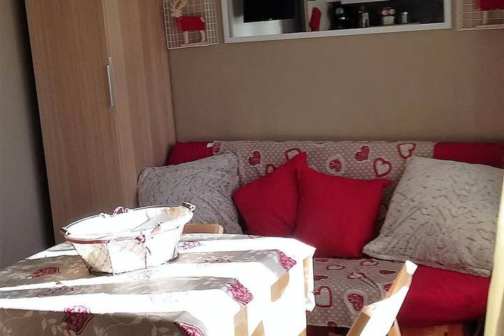 Gîte pour 4 personnes, avec terrasse et piscine dans Patinoire Orcieres Merlette