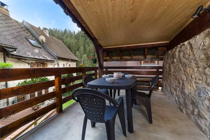 Apartamento entero, Apartamento 'Koch' con terraza privada y Wi-Fi in Saint-Pierre-de-Chartreuse, Isère
