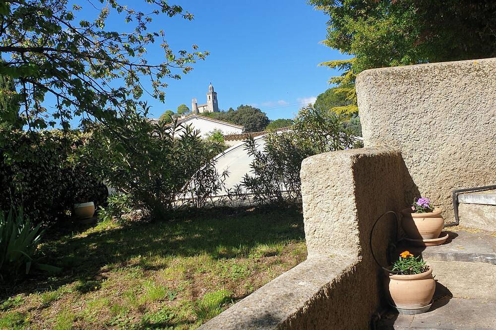 Provençal house with swimming pool Luberon in pretty village of Luberon in Reillanne, Regionaler Naturpark Luberon