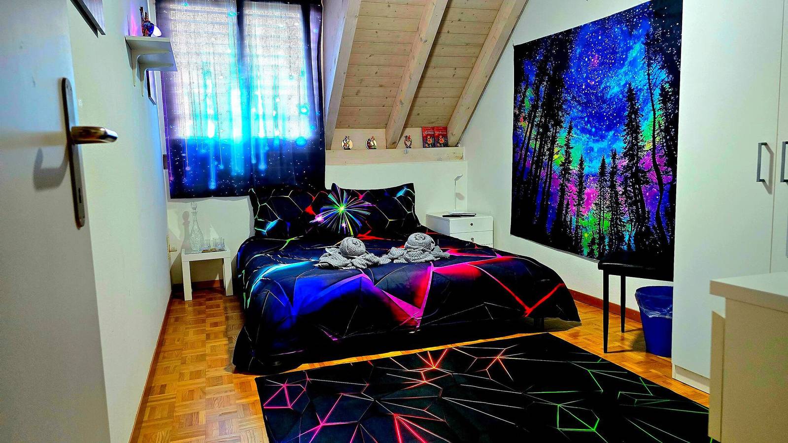 Neon Vibes - 5km from Bern City in Bern, Canton of Bern