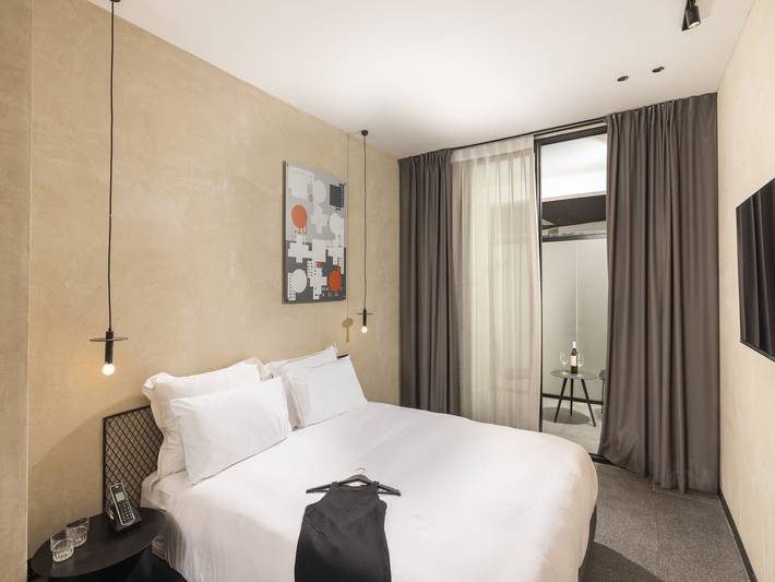 Appartement entier, Hôtel Brut Seafront by Sunday- Chambre quadruple de luxe avec balcon in Tel Aviv, District de Tel Aviv