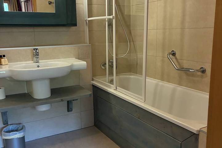 Gîte pour 4 personnes, avec piscine et sauna ainsi que jacuzzi et balcon, animaux acceptés dans Arc 1950 - 3