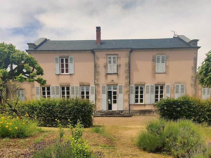 Location de vacances pour 16 personnes, avec Jardin et Vue à Châtel-Montagne