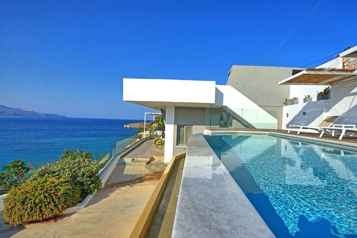Villa for 8 people, with pool and terrace in Almyrida