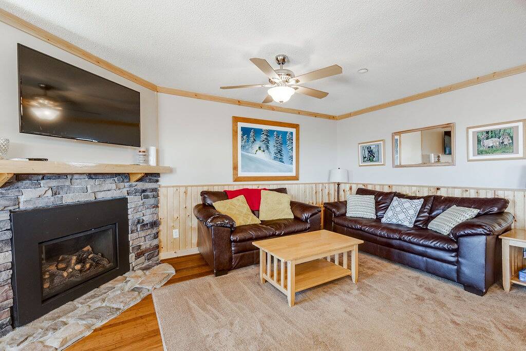 Ganze Wohnung, Summit Condo 201A - Recently Renovated, Great Views, Close to Village! in Snowshoe, Greenbrier River