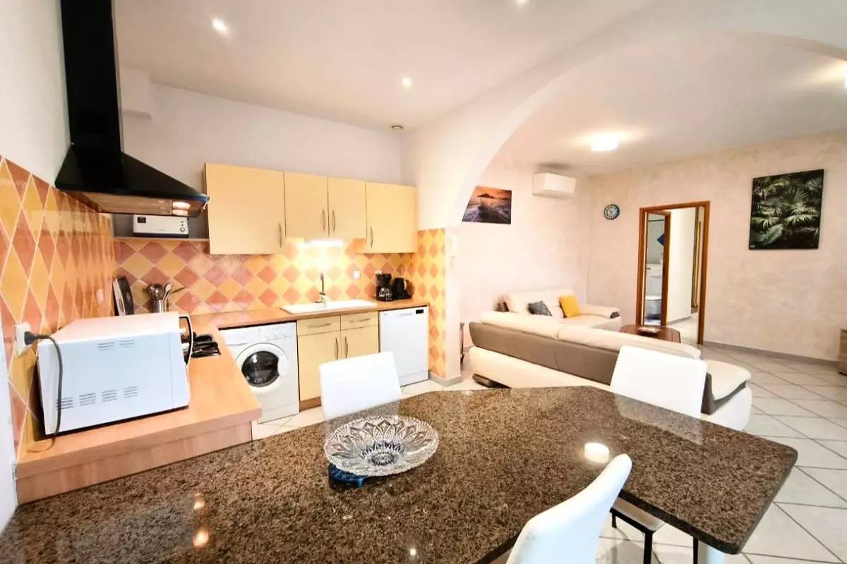 Maisons & Villas pour 4 Personnes in Appietto, Region de Ajaccio