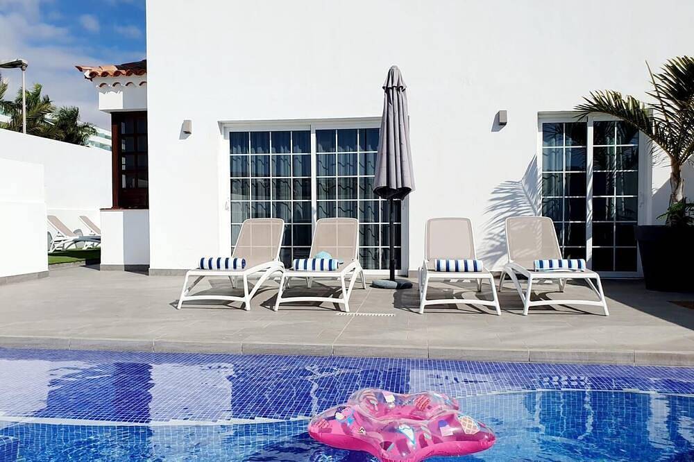 Spacious three bedroom holiday home with pool in La Caleta, Adeje