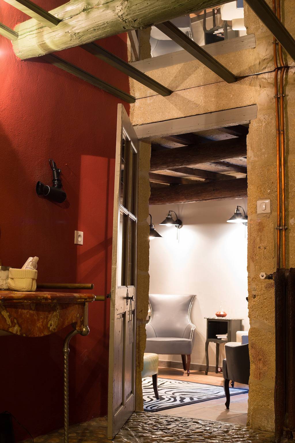Chambre Galet Rose mit Gemeinschaftspool, Wlan und Klimaanlage in Collias, Nimes und Umgebung