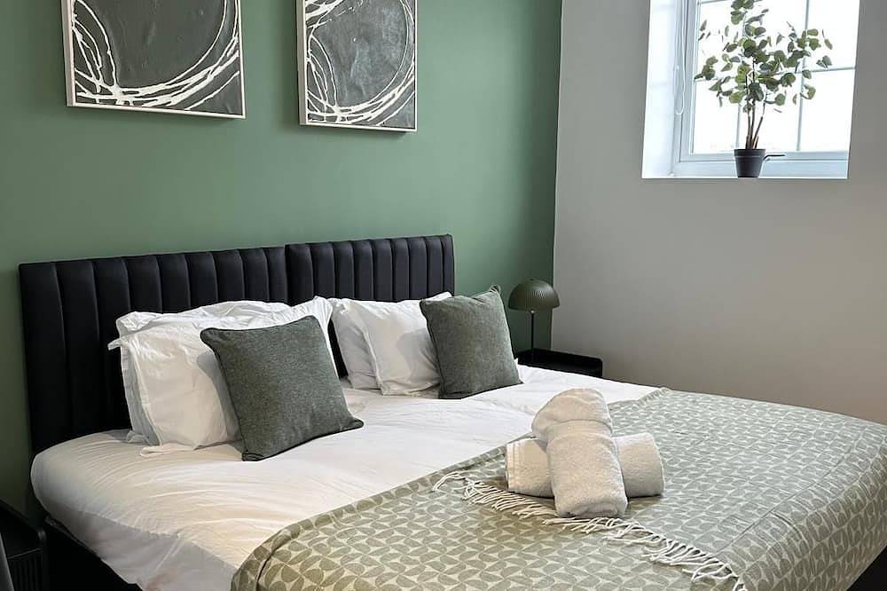 Entire apartment, Modern 3 bedroom apartment | 5 mins to M6 junction 10, Walsall manor hospital in Walsall, Birmingham Area