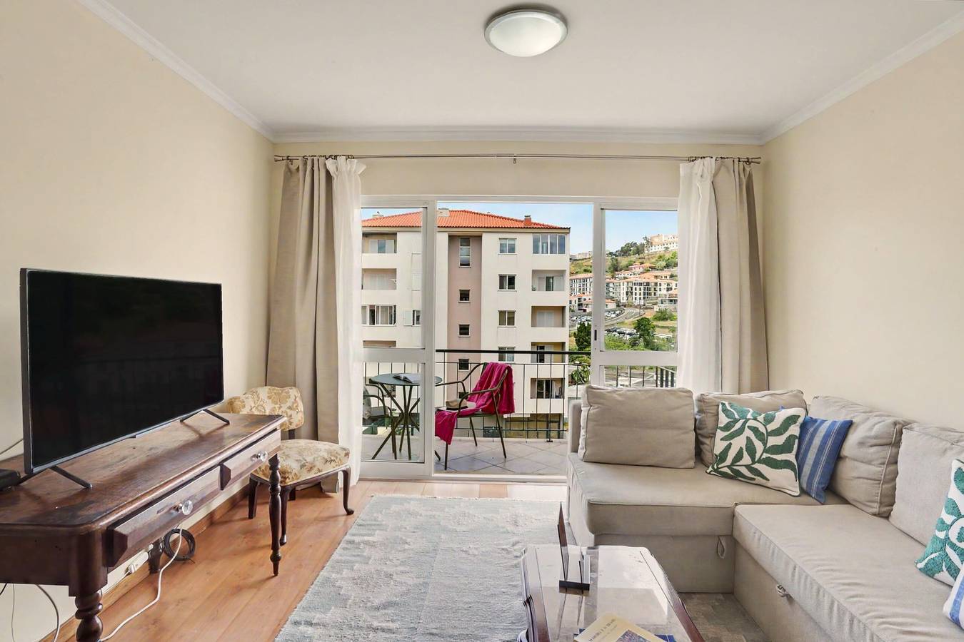 Hel lejlighed, Apartment 'Madeira, Home By Palma' with Mountain View, Shared Garden and Wi-Fi in Caniço, Maderia