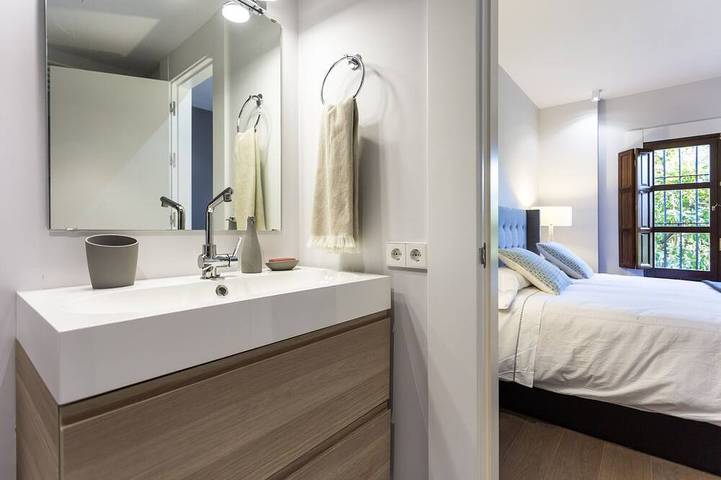 Apartamento entero, Plaza de los Refinadores by Home at Homes in Casco Antiguo, Sevilla