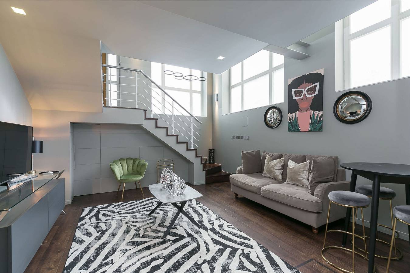 Ganze Wohnung, Modern Times - Covent Garden By Frankie Says in Covent Garden, London