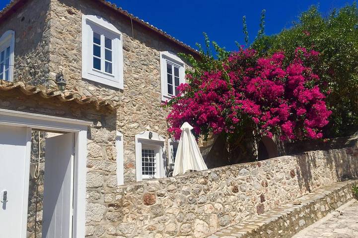 Villa for 6 people, with balcony and garden in Hydra