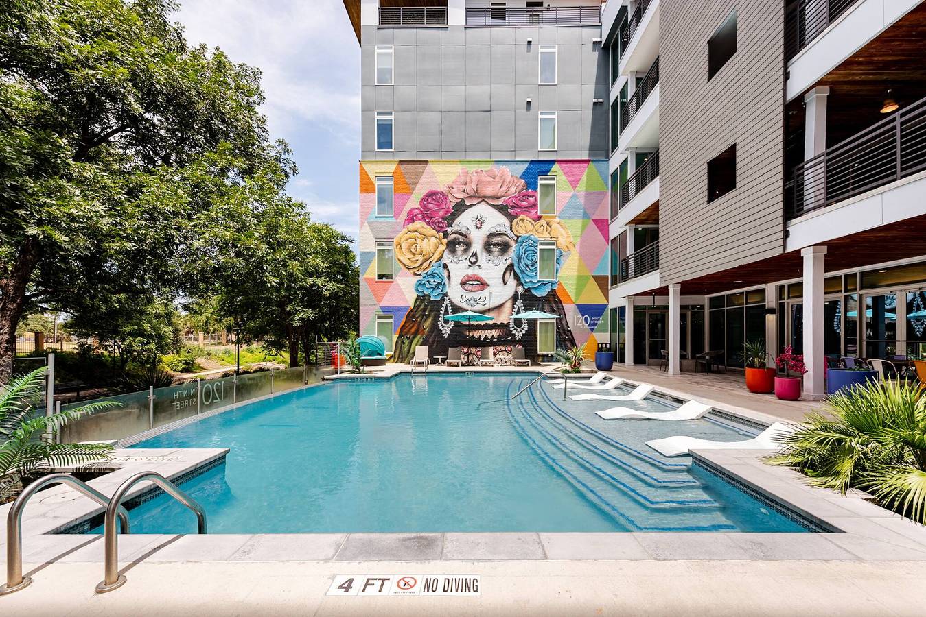 Apartamento vacacional entero, Condominio con vista a la piscina y al paseo del río • Mascotas y estacionamiento gratuito in San Antonio, Condado de Bexar