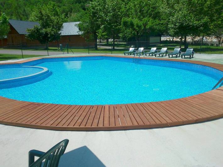 Camping pour 2 personnes, avec Terrasse et Jardin ainsi que Bassin pour enfant et Piscine