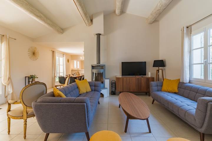 Villa met privézwembad aan golfbaan, Wi-Fi en airco in Mallemort, Arles en omgeving