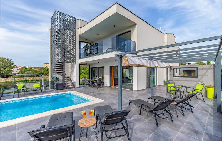 Charmante 180 m² große Wohnung mit Pool, WLAN und Zugang zum Strand in Pomer, Südküste Istrien