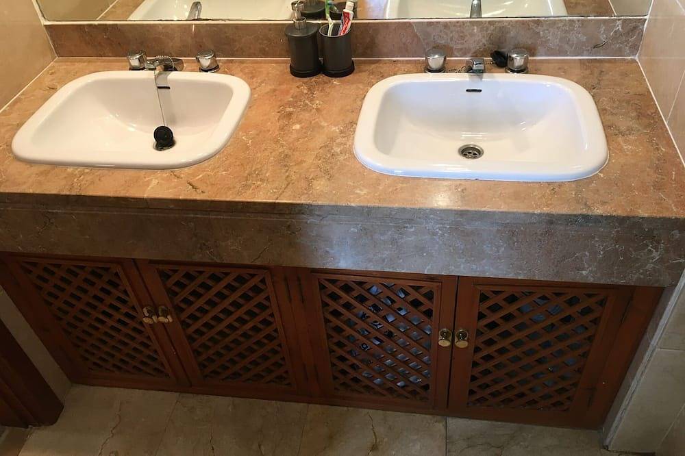 Fabulous El Rancho villa, great views, direct pool access, 3 sun terraces in La Manga Club, Mar Menor