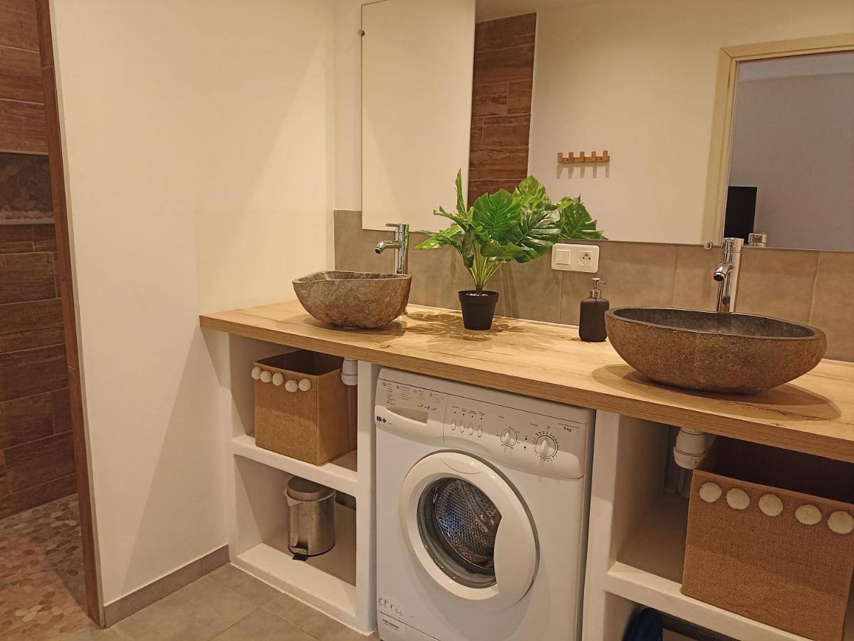 Appartement entier, Two-Bedroom Apartment in Chauzon, Ardèche
