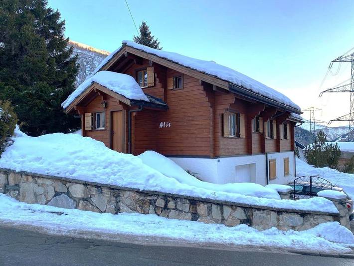 Hütte für 7 Personen, mit Terrasse und Ausblick in Leukerbad