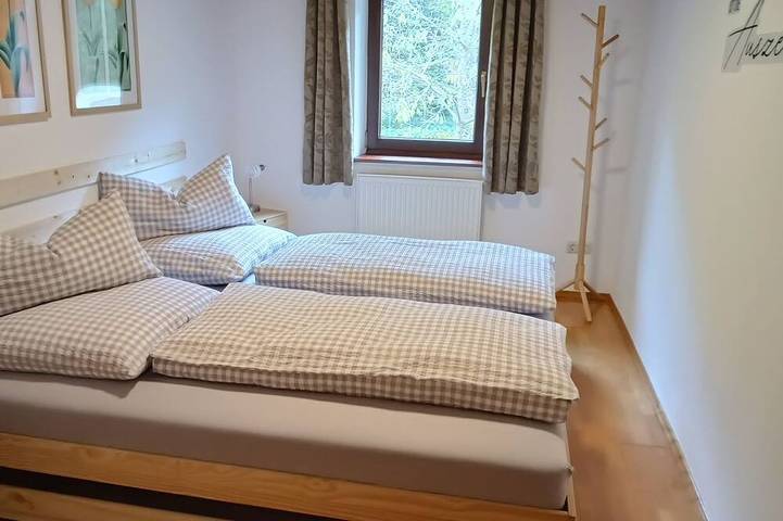 Ganze Wohnung, Ferienhaus mit drei Schlafzimmern 110 qm in Ainring, Rupertiwinkel