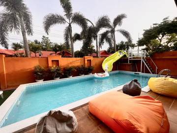 Gîte pour 2 personnes, avec vue et balcon ainsi que sauna et piscine dans Pattaya South