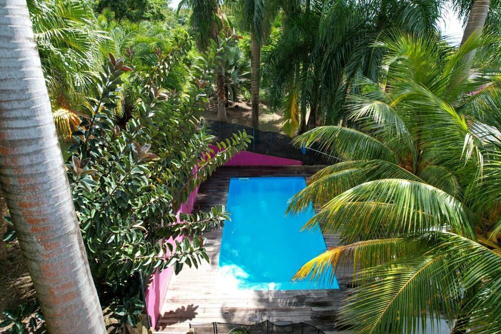 Ti Racoon garden and pool view bungalow in Pointe-Noire, Guadeloupe (Caribbean)