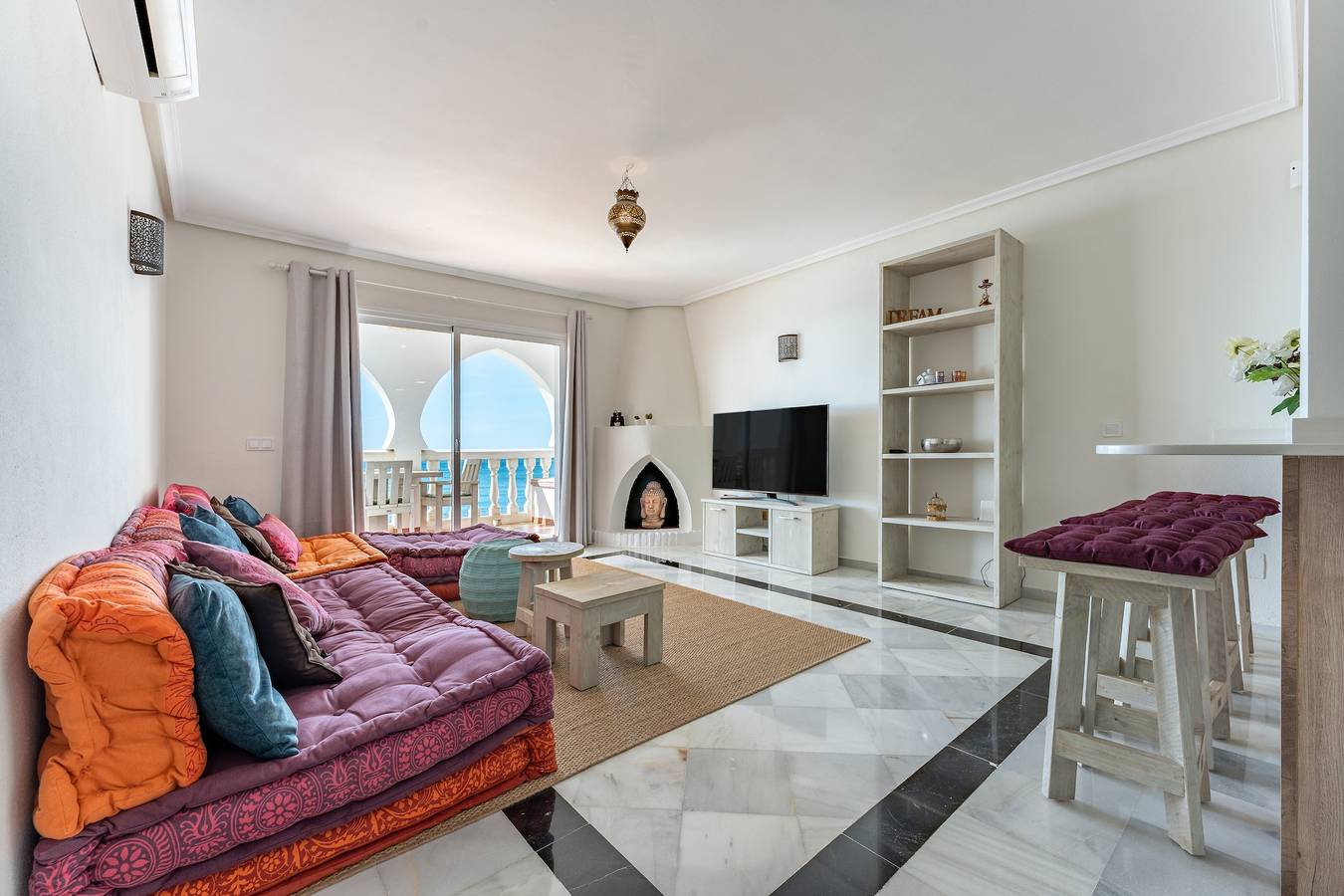 Entire apartment, Apartment 'Oasis La Cala' with Sea View, Shared Pool & Wi-Fi in Mijas Costa, Mijas