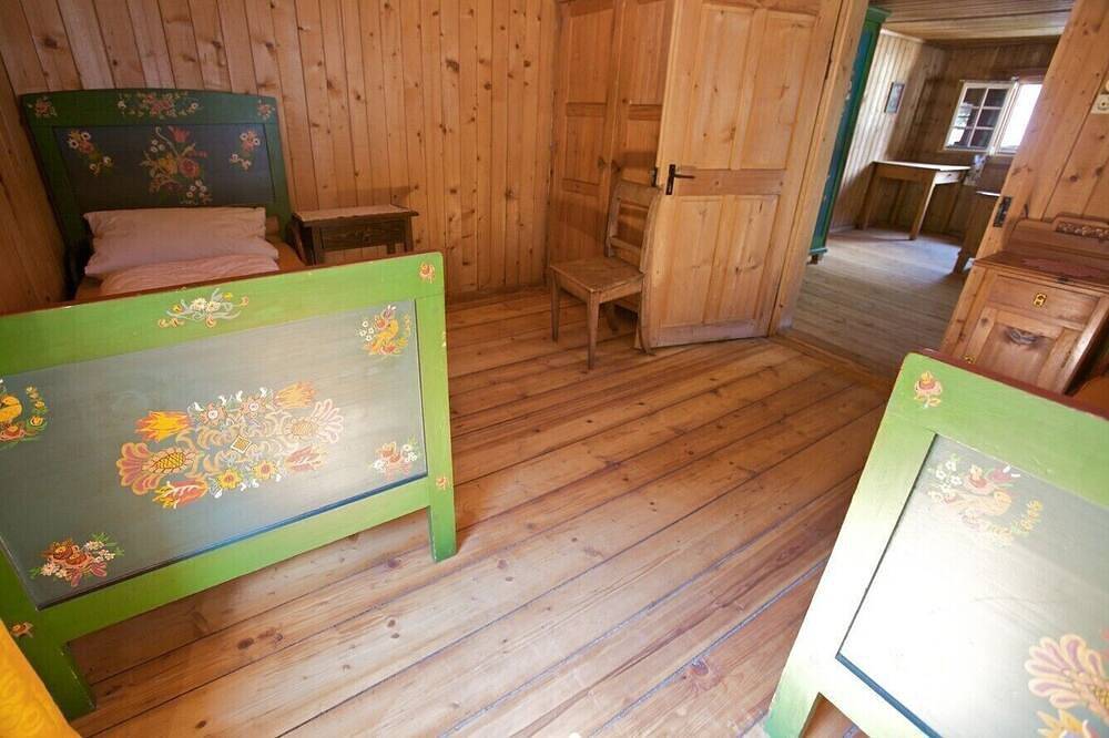 1 Min.vom Skigebiet,sehr altes Haus mit Charm, Sauna und Wasserfall hinterm Haus in Kappl, Verwall
