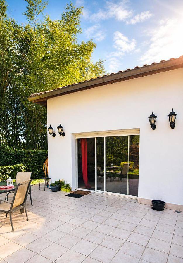 Location de vacances pour 6 personnes, avec Terrasse et Jardin à Guiche - 2
