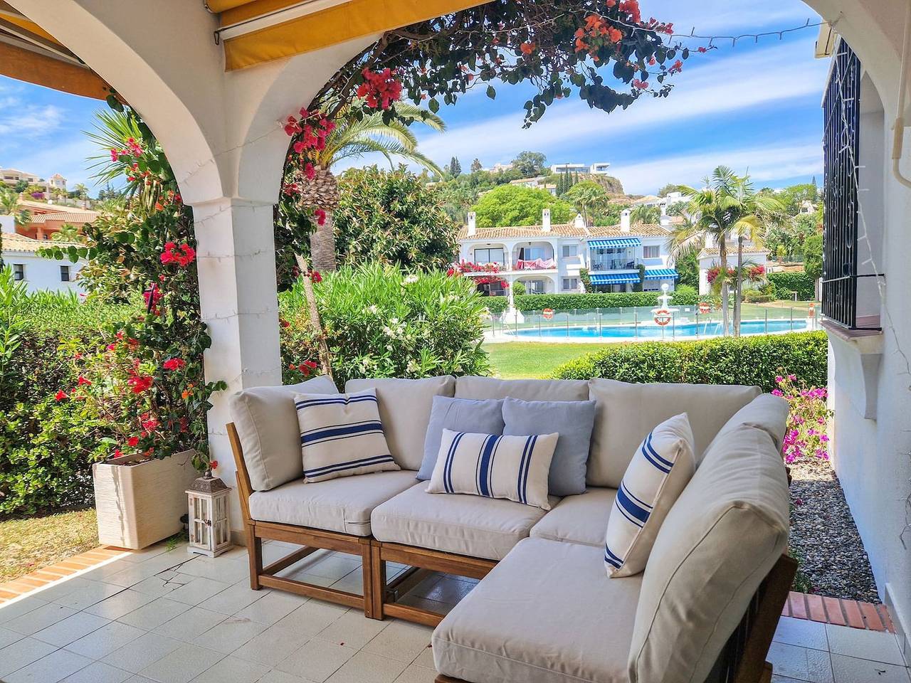 Ganze Wohnung, Modern 2 bedroom garden apt in Benahavis in El Paraiso Golf Estepona, Benahavís