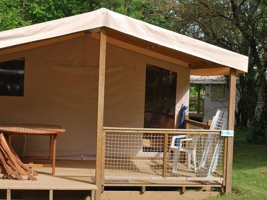Flower Camping les Nauves - Canvas and wooden tent 5 persons - Standard Lodge (Without Sanitary Facilities) in Belvès, Périgord Noir
