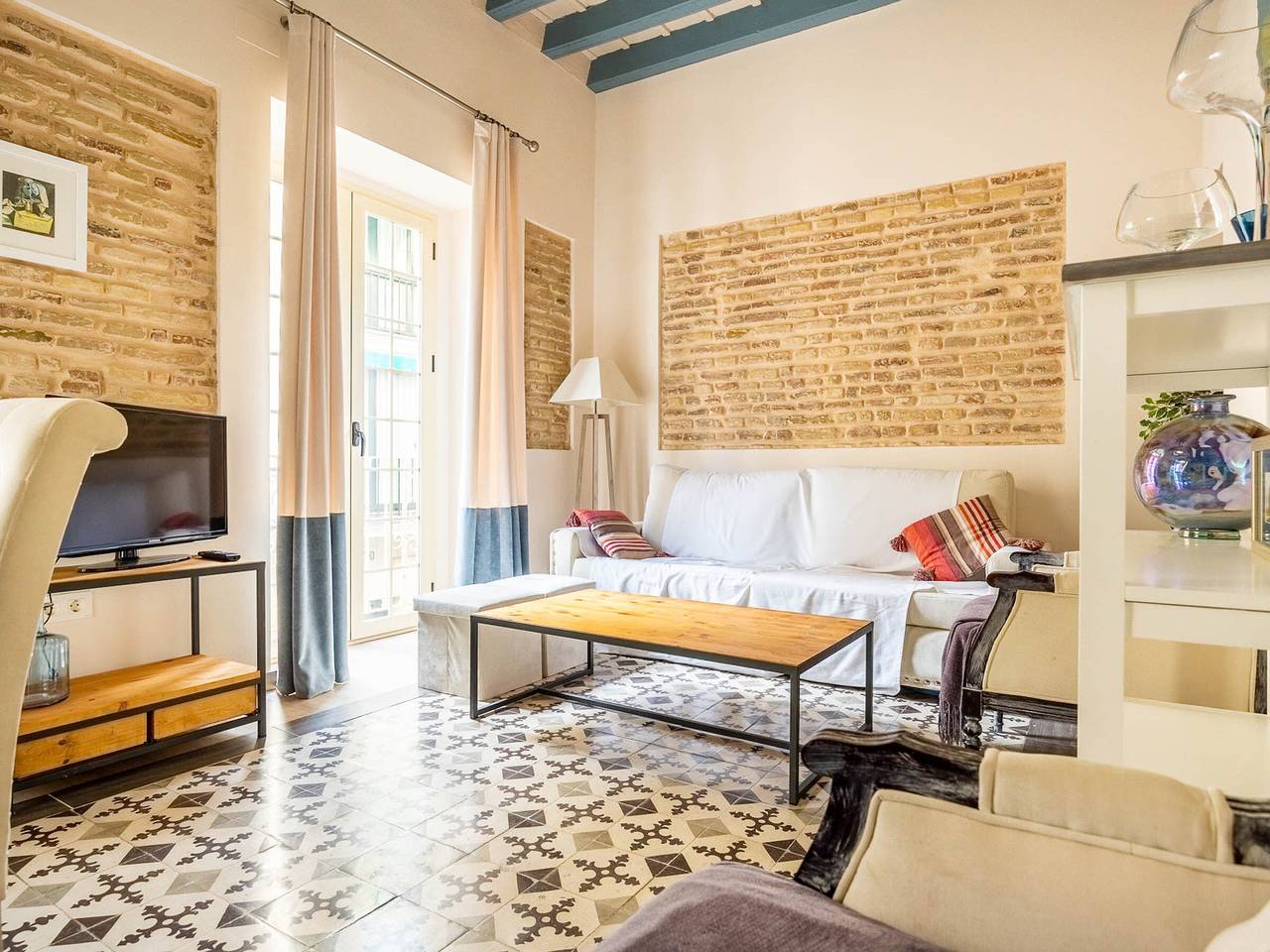 Apartamento entero, Luminoso apartamento en el centro de Sevilla - 2 dormitorios, aire acondicionado in Casco Antiguo, Sevilla