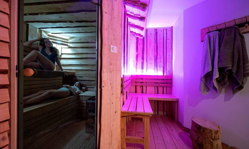 Gîte pour 10 personnes, avec jardin ainsi que terrasse et sauna