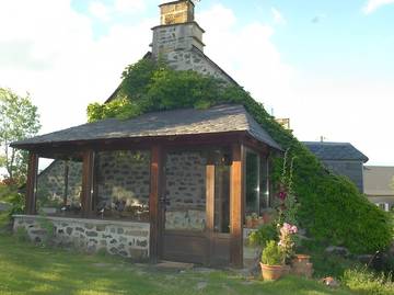 Gîte pour 5 personnes, avec jardin et terrasse, animaux acceptés dans le Cantal