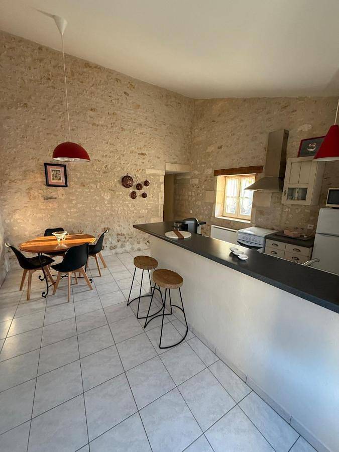 Location de vacances pour 4 personnes, avec Terrasse ainsi que Jardin et Vue à Meursac