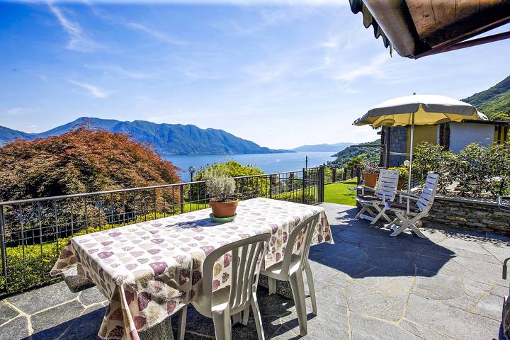 Appartamento intero, Appartamento vacanze per 3 persone con panorama in Oggebbio, Comune di Oggebbio