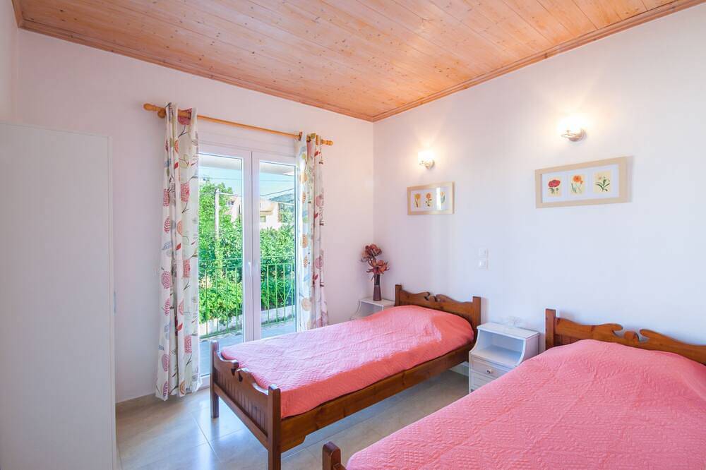 Ganze Wohnung, Telemahos Luxus-Strandwohnung in Kassiopi, Korfu