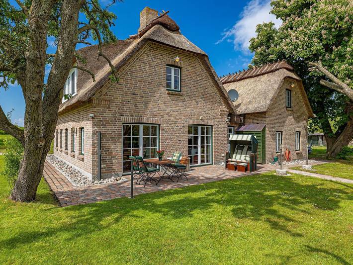 Ferienhaus für 8 Personen, mit Whirlpool und Terrasse sowie Garten und Ausblick in Steinbergkirche