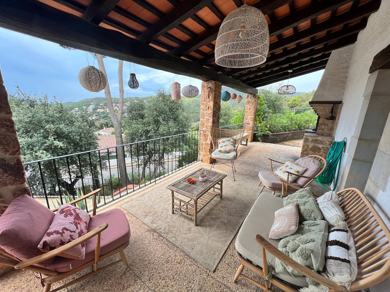 Villa 'Torre Cal Sada' con vistas a la montaña, Wi-Fi y aire acondicionado in Vall-llobrega, Costa Brava