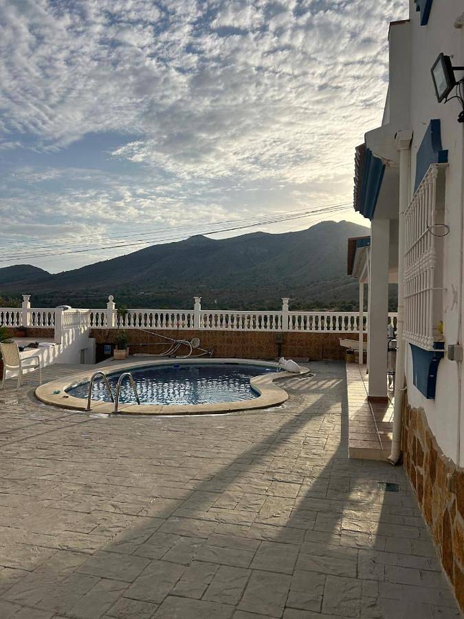 Casa rural para 10 personas, con jardín además de piscina y vistas en Churriana - 4