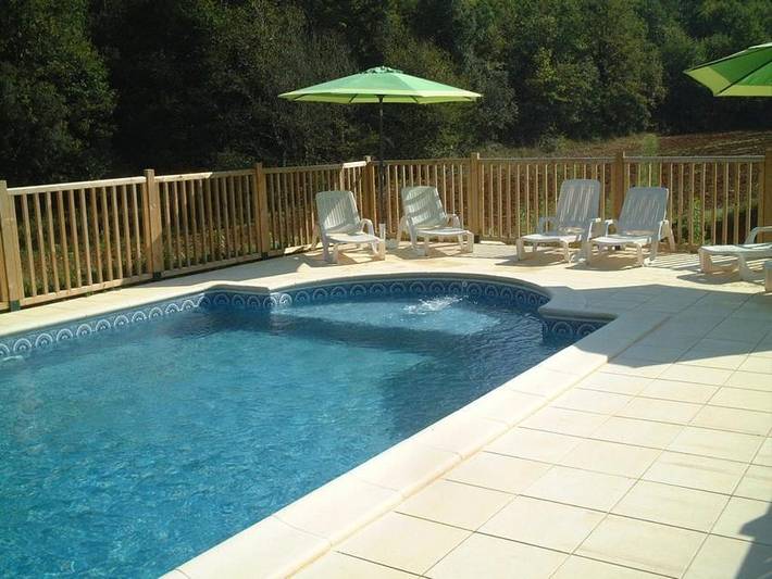 Location de vacances pour 4 personnes, avec piscine ainsi que jardin et vue, adapté aux familles à Proissans - 2