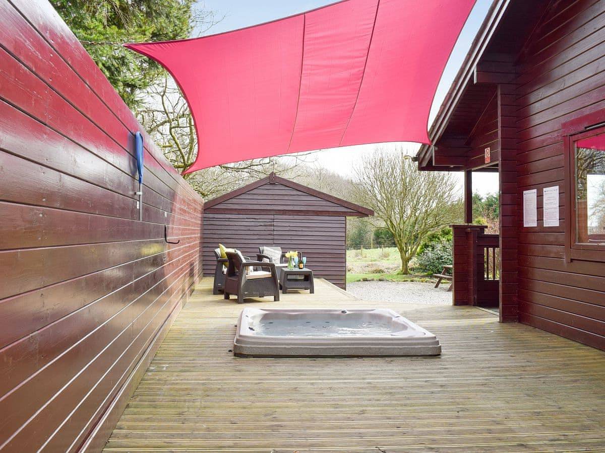 3-Bed Lodge - Sleeps 7 - Hot Tub - Pet Friendly in Forest of Bowland