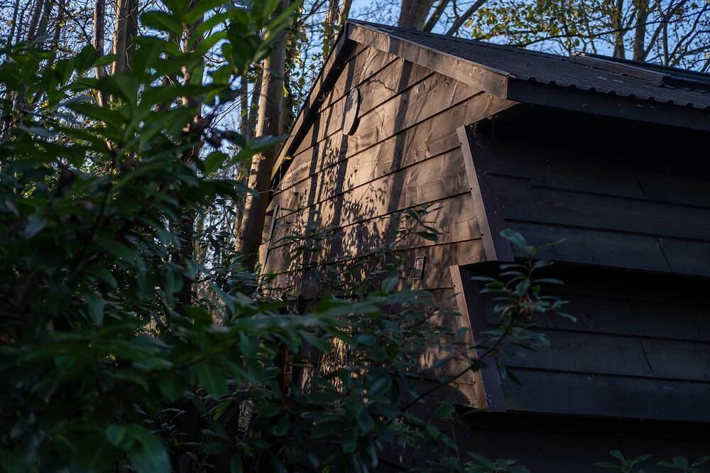 Bee Hive - Log Fired Hot Tub in Chorleywood, Hertfordshire