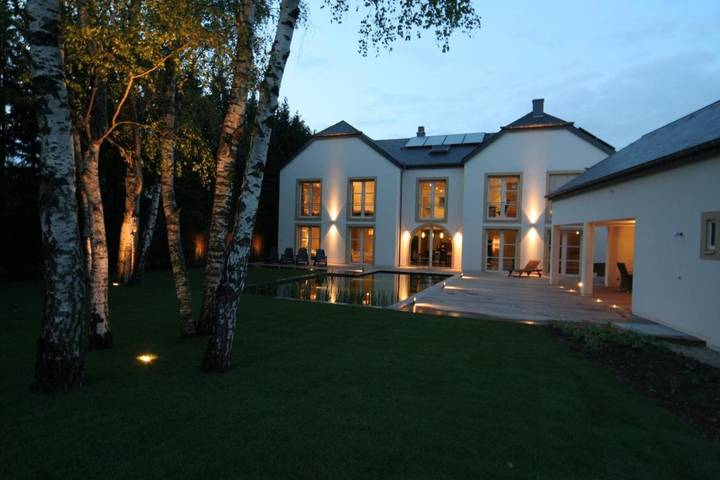 Alojamiento y desayuno para 2 personas, con Terraza y Jardín además de Piscina y Vistas en Luxemburgo