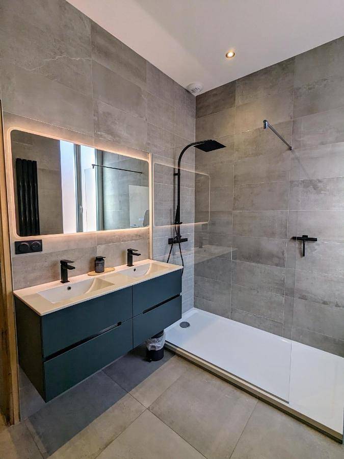 Appartement entier, My'Deting - Jacuzzi in Roanne, Région de Roanne