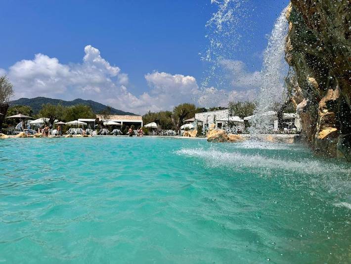 Resort per 2 persone, con Idromassaggio e Terrazza nonché Giardino e Piscina a Marina di Camerota