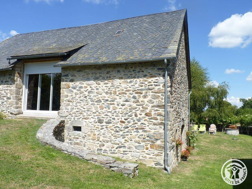 Casa rural en Sarroux con aparcamiento y jardín. in Saint-Julien-près-Bort, Ussel region