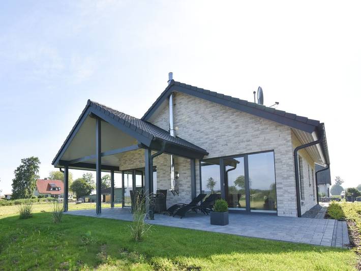 Ferienhaus für 4 Personen, mit Terrasse und Sauna in Niesgrau