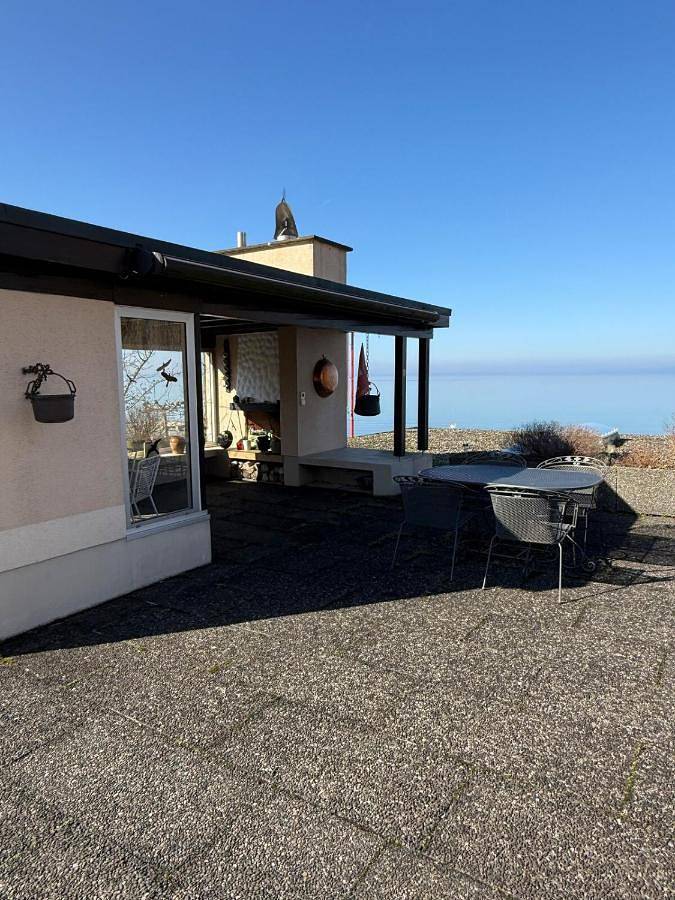 Gîte pour 3 personnes, avec jardin ainsi que vue et vue sur le lac à Thal
